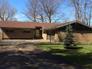39 Minnewawa Dr, Willoughby, OH 44095-1928