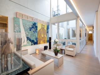 230 10th St, New York, NY 10014-2976