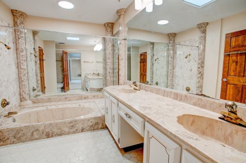935 Holbrook Cir, Fort Walton Beach FL  32547-6733 exterior