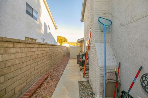 27067 Alabastro Dr, Santa Clarita CA  91354-2215 exterior