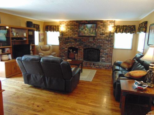 22 Bradford Ln, Bethpage, NY 11714-4631