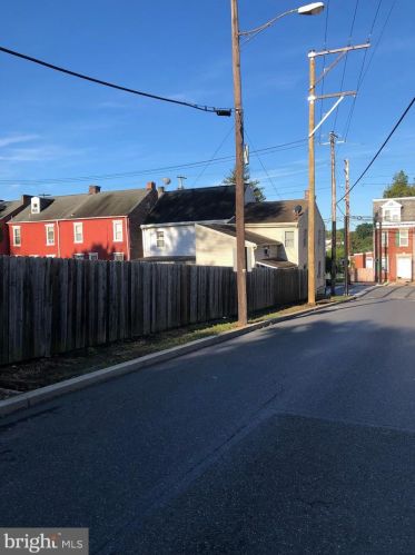 627 Queen St, Lancaster, PA 17603-5649