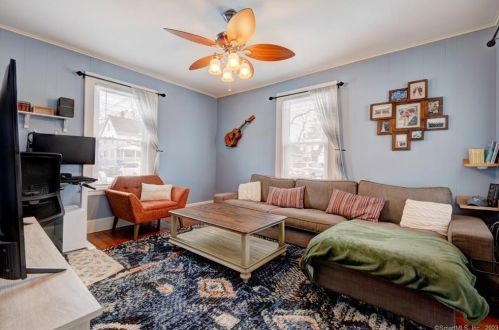 17 Hazel St, Manchester, CT 06040-5366