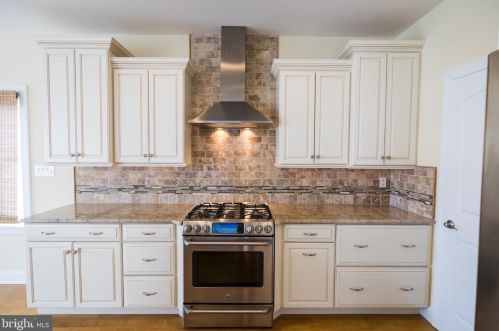 215 14th St, Brigantine City, NJ 08203-3222