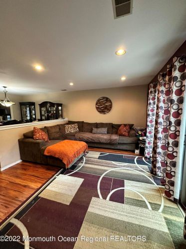 10 Victoria Ct, East Freehold, NJ 07728-3916