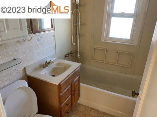 343 Bissell Ave, Richmond, CA 94801-3428