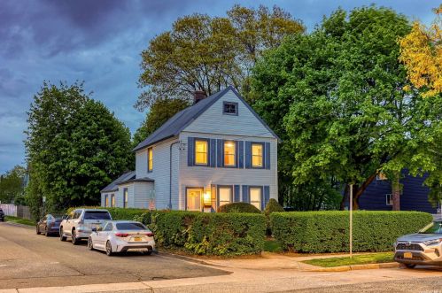 2295 Centre Ave, North Bellmore, NY 11710-3410