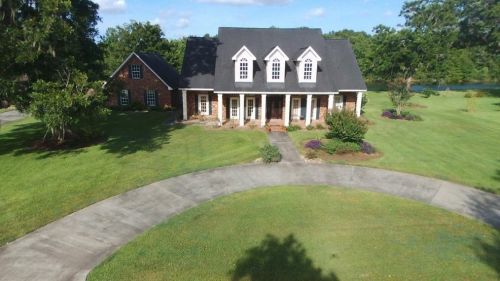 2193 Riverside Dr, West Columbia, TX 77486-9662