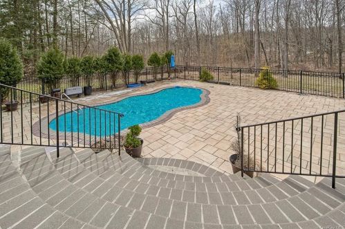 2609 Broad St, Yorktown Hgts, NY 10598-3822
