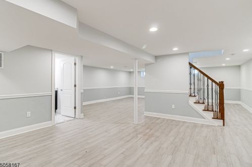20 Linda Ln, Clark NJ  07066-2631 exterior