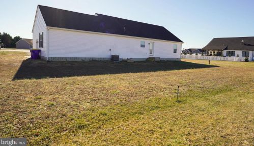 2 Highland Dr, Seaford DE  19973-4827 exterior