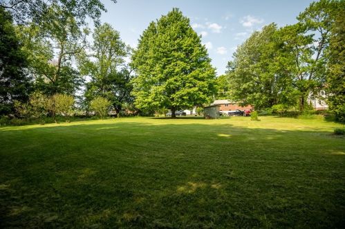 136 Dutch Ln, Hermitage, PA 16148-2742