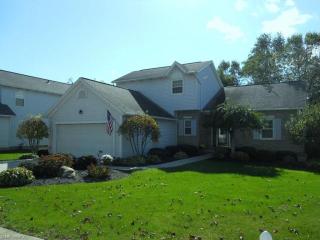 5475 Cable Point Cir, Canton, OH 44718-1639
