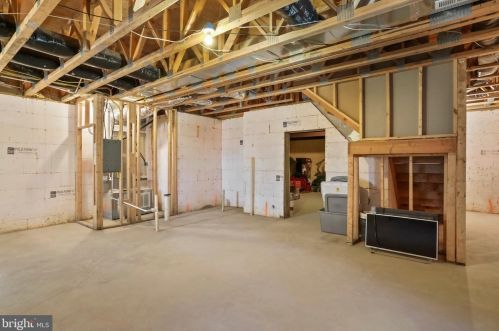 52 Oak Crest Dr, Richmond National Battlefiel VA  22835-1579 exterior