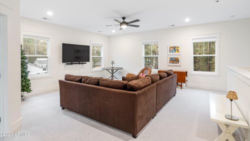 2 Faculty Dr, Beaufort SC  29907-2528 exterior