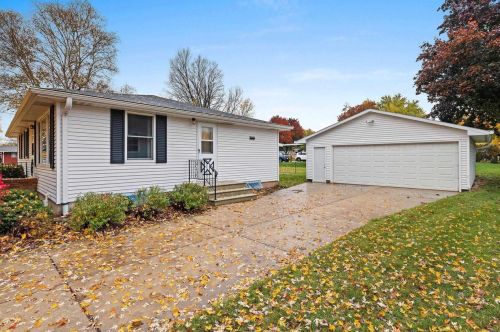 1005 Cardinal Ln, Green Bay, WI 54313-6801