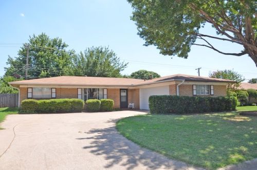 122 Highland Dr, Burkburnett, TX 76354-3262