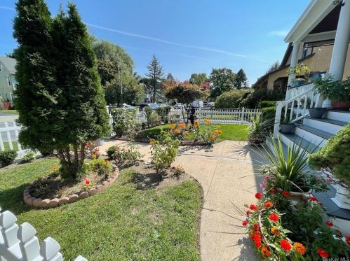 37 Grand Ave, Poughkeepsie NY 12603-4403 exterior