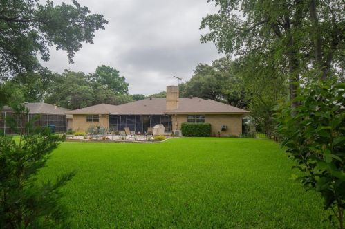 4500 Westlake Dr, Fort Worth TX  76109-4936 exterior