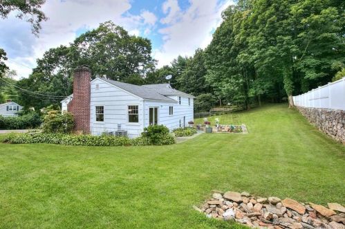 31 Larbert Rd, Southport, CT 06890-1341