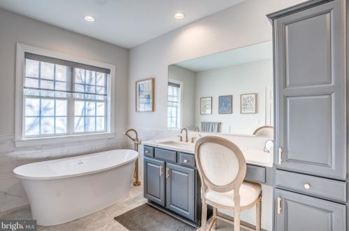 18285 Mullfield Village Ter, Leesburg VA  20176-7466 exterior