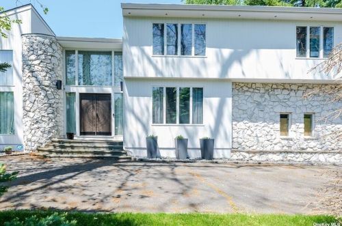6 South Dr, Great Neck, NY 11021-1914