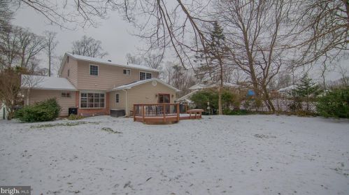 5518 Yorkshire St, Springfield, VA 22151-1426