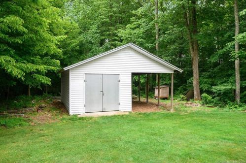 107 Roast Meat Hill Rd, Deep River CT  06419-1424 exterior