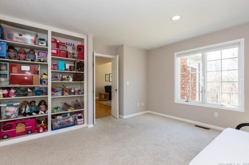 34 Mudry Farm Rd, Brookfield Center CT  06804-3542 exterior