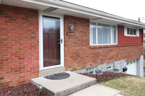 3388 Columbia Dr, Pittsburgh, PA 15234-2531