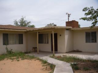 13851 Pawnee Rd, Apple Valley CA  92307-4287 exterior