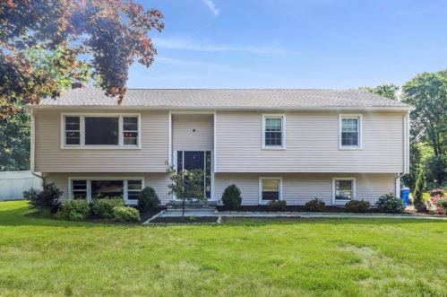 10 Squire Rd, Upper Stepney, CT 06468-2005