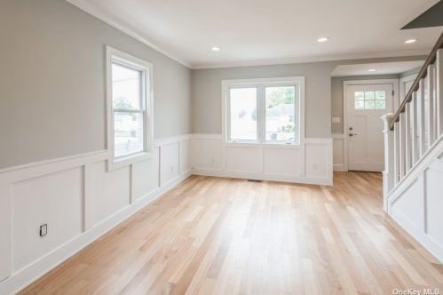 232 44 St, North Lindenhurst NY 11757-2307 exterior