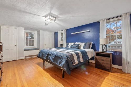 64 Turnbull Rd, Manchester CT  06042-2833 exterior