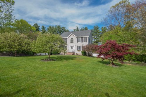 14 Redwood Rd, Salem, NH 03079-3445