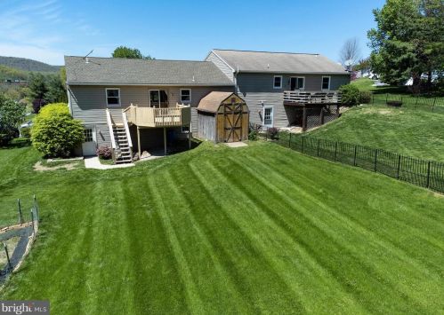 78 May Dr, Siddonsburg, PA 17019-9413