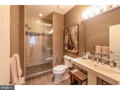 206 Valley Ridge Rd, Haverford, PA 19041-2029