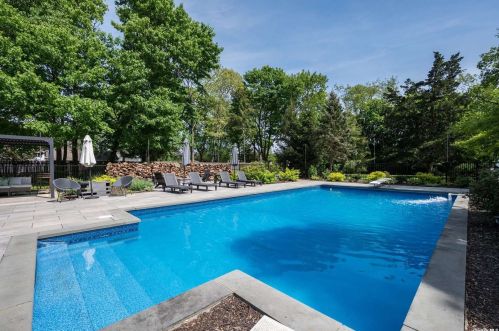 20 Cedar Rd, Elwood NY  11731-4636 exterior