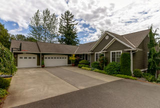 611 Beaumont Dr, Bellingham, WA 98226-9065