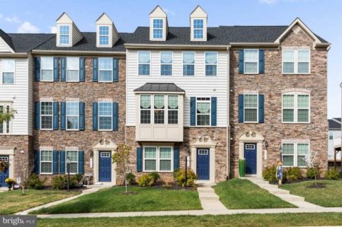 13565 Handel Pl, Gainesville, VA 20155-3636