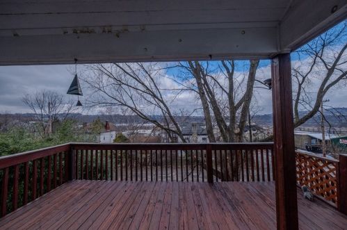 725 10th Ave, Whitaker PA  15120-1922 exterior