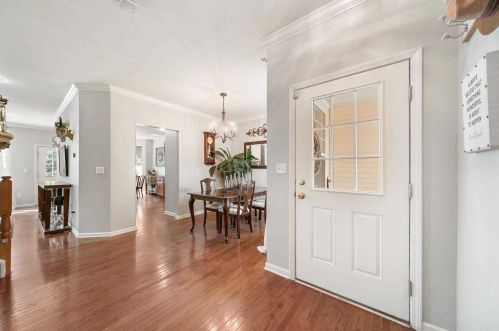 27 Cornwall Ln, Middletown, NY 10940-5077
