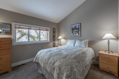 11720 Mougle Ln, Truckee CA  96161-6108 exterior