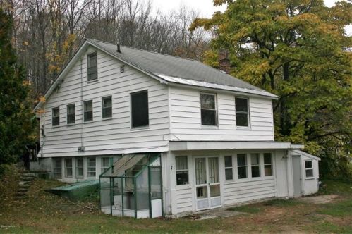 4 Lambert Ter, Adams, MA 01220-2117