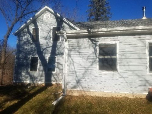 10827 Zanon Dr, Cazenovia, WI 53924-7212