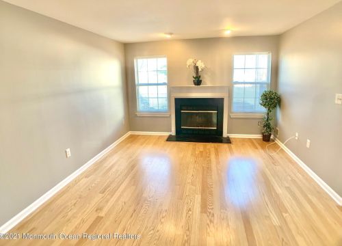 31 Fox Meadow Ln, Holmdel Village, NJ 07733-2710