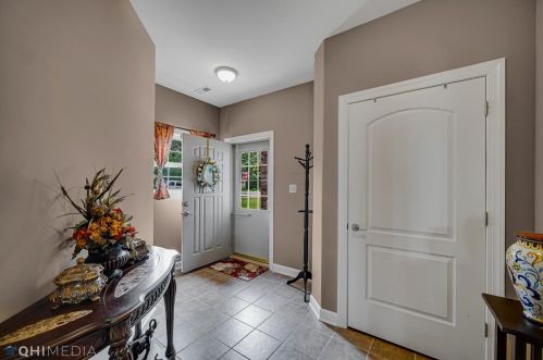 5602 Mississippi St, Hobart, IN 46342-5678