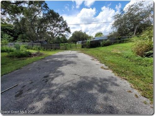 3342 Barton St, Mims, FL 32754-5625