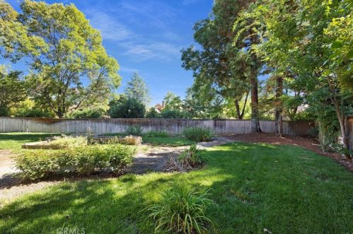 8 Alameda Park Cir, Chico CA 95928-4174 exterior