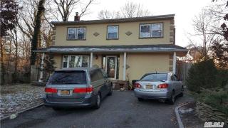 8 Pia Blvd, Smithtown, NY 11787-2115